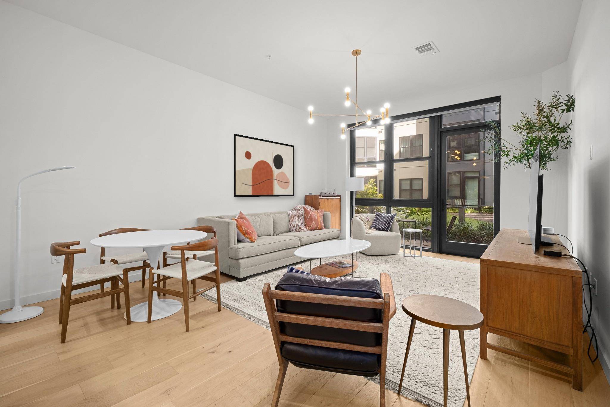 800 Embassy DR #124, Austin, TX 78702