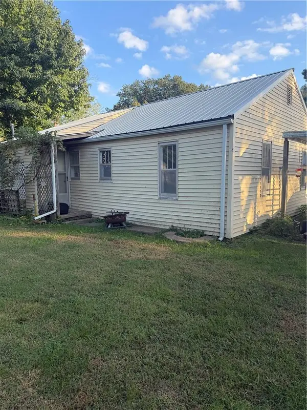 203 E 14TH ST, Pleasanton, KS 66075