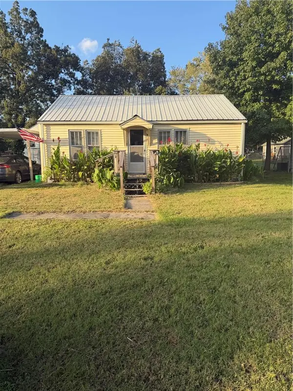 203 E 14TH ST, Pleasanton, KS 66075
