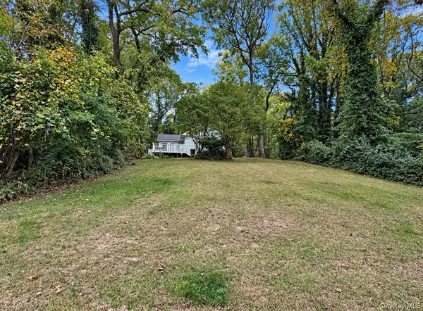 140 Hallock Landing RD, Rocky Point, NY 11778