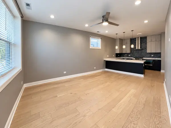 4950 S Michigan AVE #3, Chicago, IL 60615