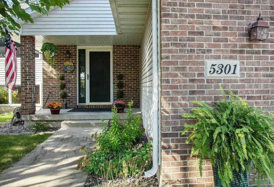 5301 Carey DR, Cedar Falls, IA 50613