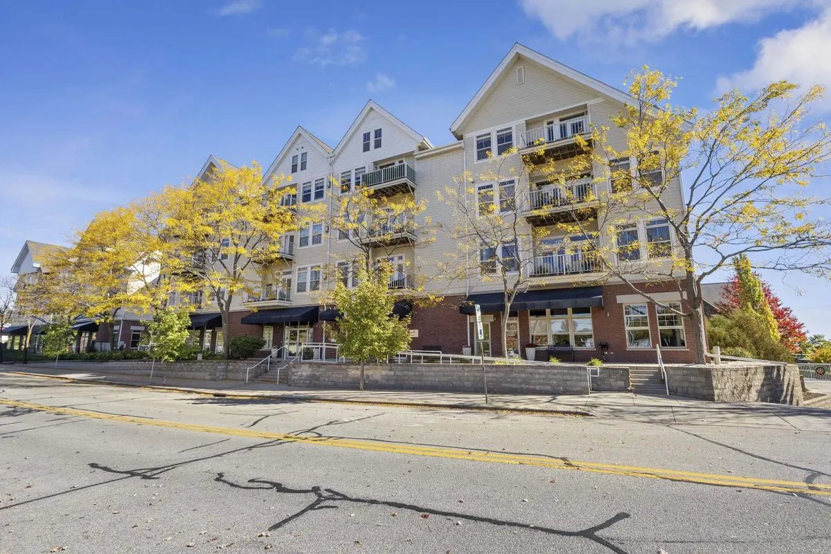 110 S WISCONSIN ST #4C, Port Washington, WI 53074