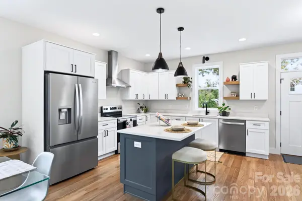 16 Mountain Song LN, Asheville, NC 28806