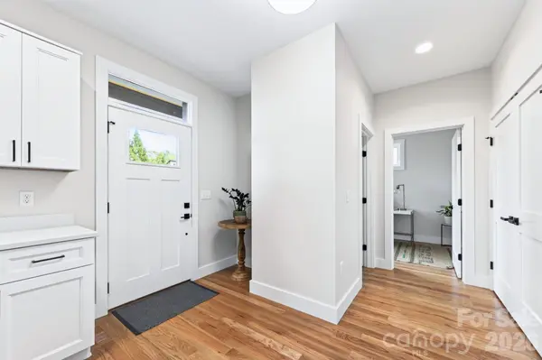 16 Mountain Song LN, Asheville, NC 28806