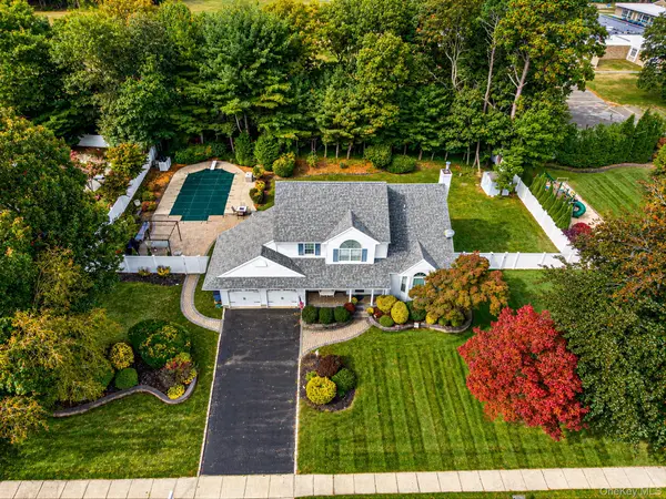 9 Alyssa CT, Holbrook, NY 11741