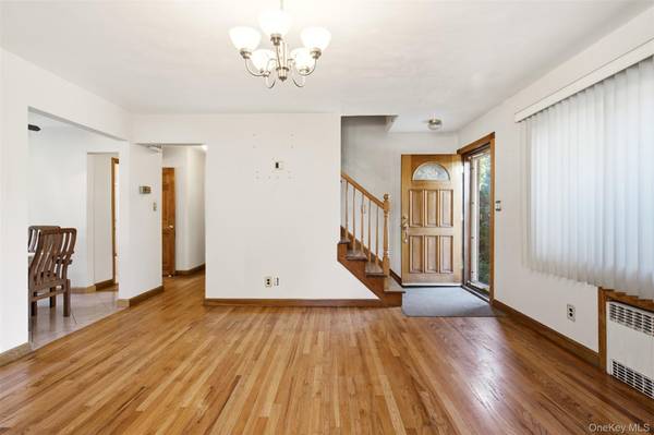 2093 Bergen ST, Bellmore, NY 11710