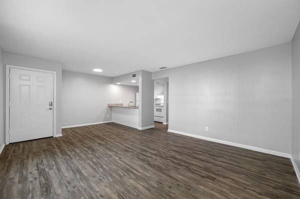5902 E 122ND AVE #203, Tampa, FL 33617
