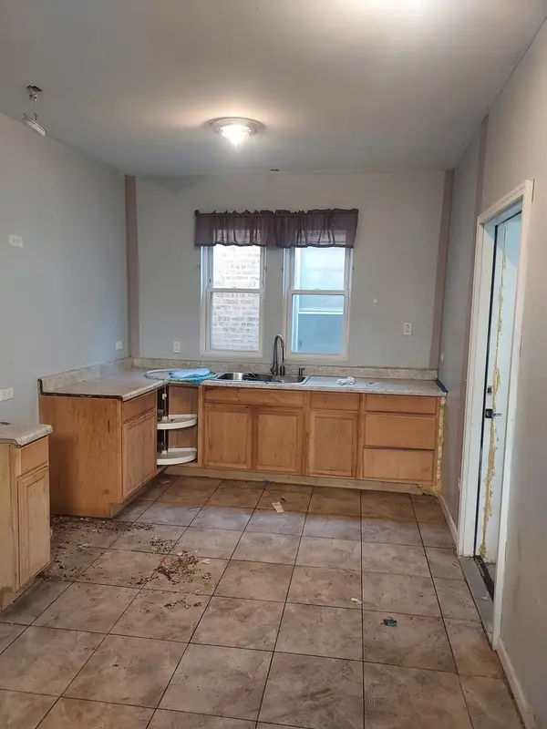 7638 S Rhodes AVE, Chicago, IL 60619