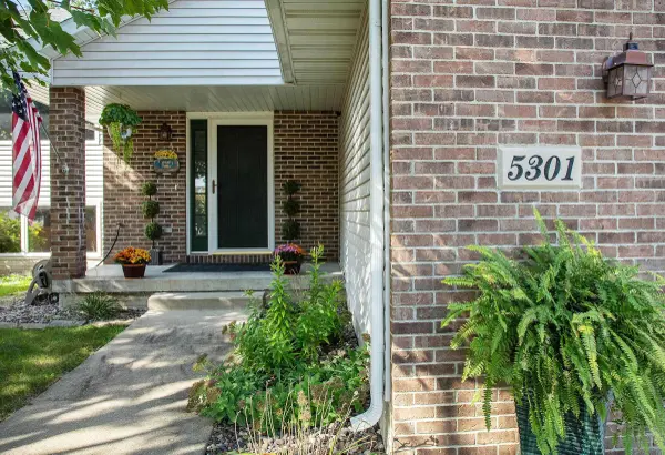 5301 Carey DR, Cedar Falls, IA 50613