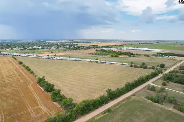 1065 NE 10 Ave, Hoisington, KS 67544