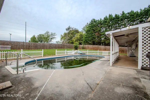 1194 Rawhide Tr, Lenoir City, TN 37772
