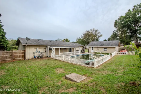 1194 Rawhide Tr, Lenoir City, TN 37772