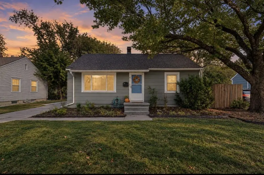 932 N Ridgewood, Wichita, KS 67208