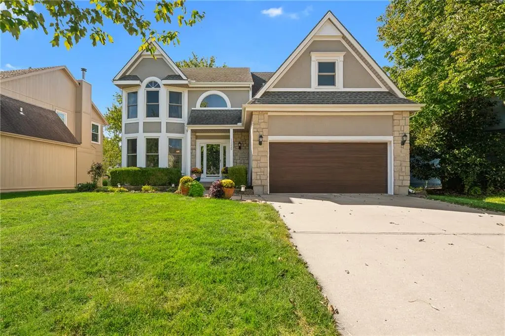 11229 W 117th ST, Overland Park, KS 66210