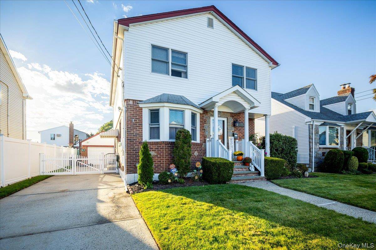206 Grange ST, Franklin Square, NY 11010