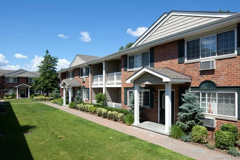387 Great East Neck RD #387D, West Babylon, NY 11704