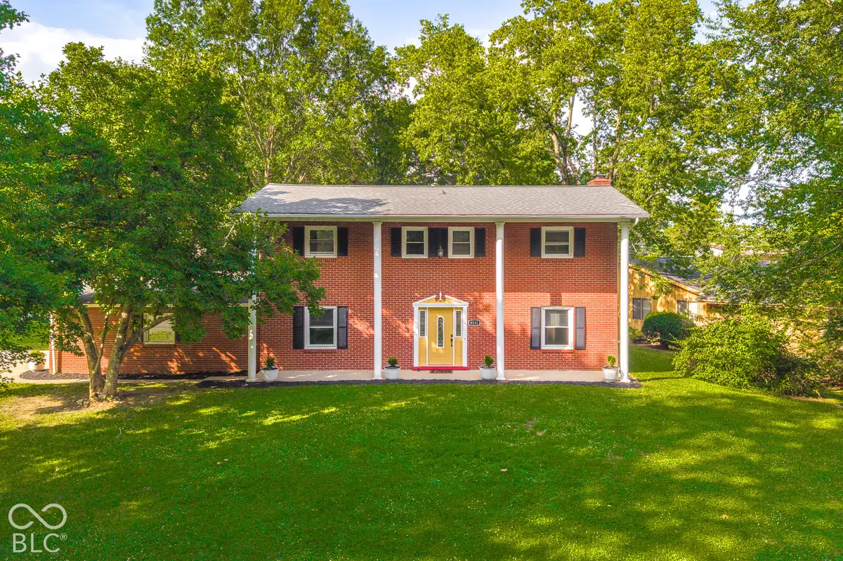 9231 N Cherry Hills DR, Columbus, IN 47201