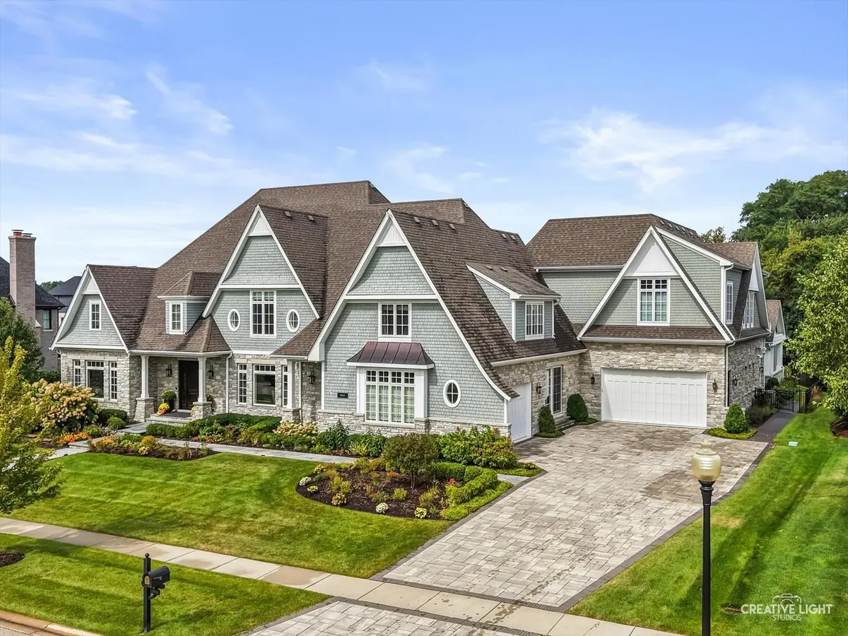 39W464 Long Meadow LN, St. Charles, IL 60175