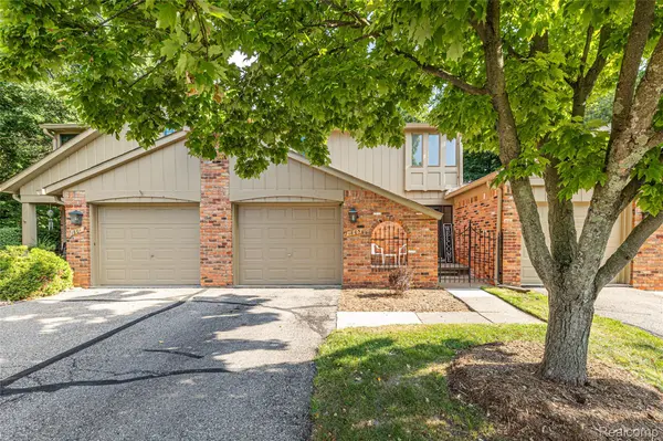 1805 Van Hill CT, Rochester Hills, MI 48309