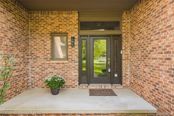 9393 Arbor WAY, Commerce Charter Township, MI 48382