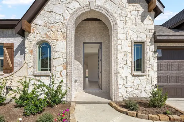 409 Chestnut Lane, Glenn Heights, TX 75154
