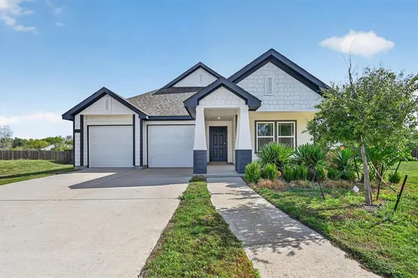 106 N Island Drive, Terrell, TX 75160