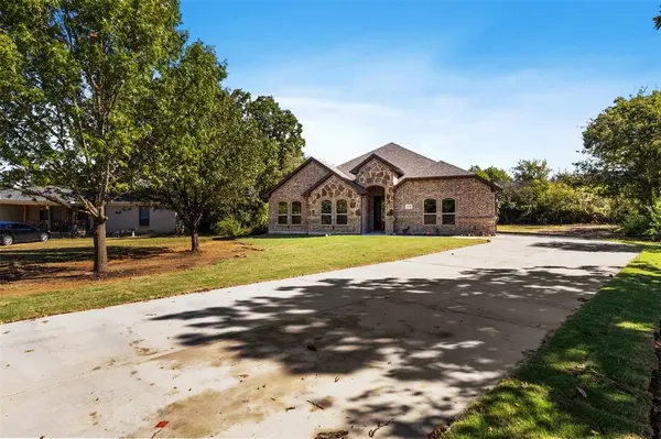 1594 E Springcrest Circle, Lancaster, TX 75134