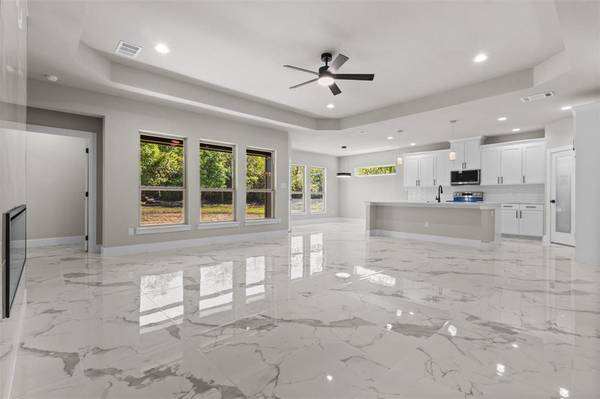1594 E Springcrest Circle, Lancaster, TX 75134