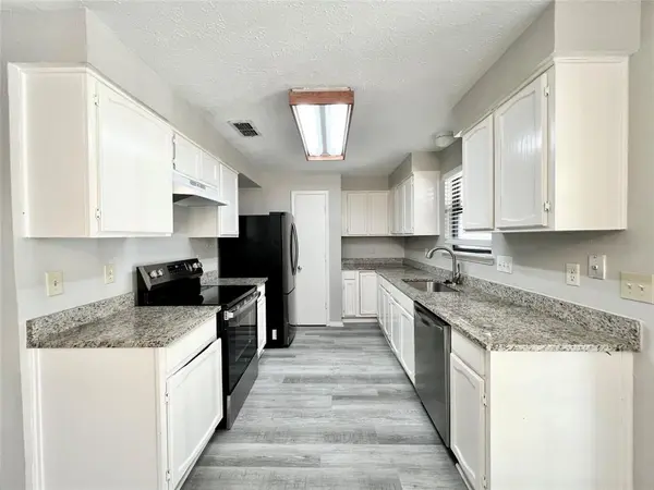 2319 Redbrook Drive, Arlington, TX 76014