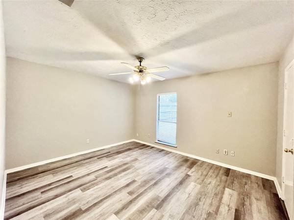 2319 Redbrook Drive, Arlington, TX 76014