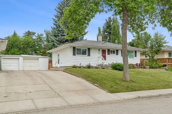 27 Heston ST NW, Calgary, AB T2K 2C3