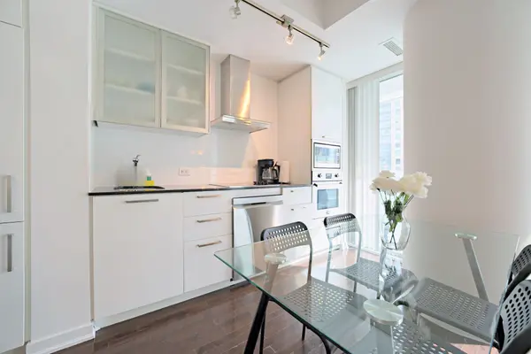 14 York ST S #1908, Toronto C01, ON M5J 0B1