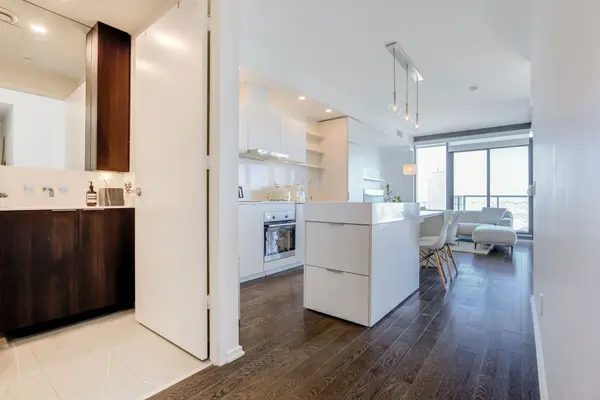 16 Bonnycastle ST #1806, Toronto C08, ON M5A 0C9