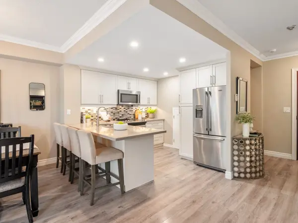 9 Greenbriar RD #306, Toronto C15, ON M2K 1H4