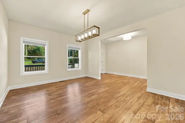 68 Rock View CT, Hendersonville, NC 28739