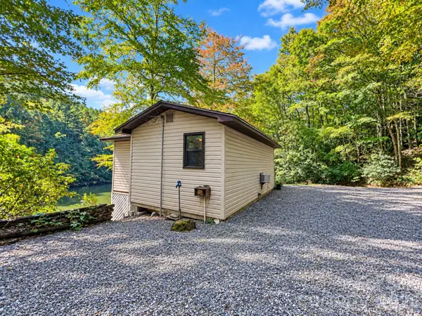414 Bear Lake CIR, Whittier, NC 28789