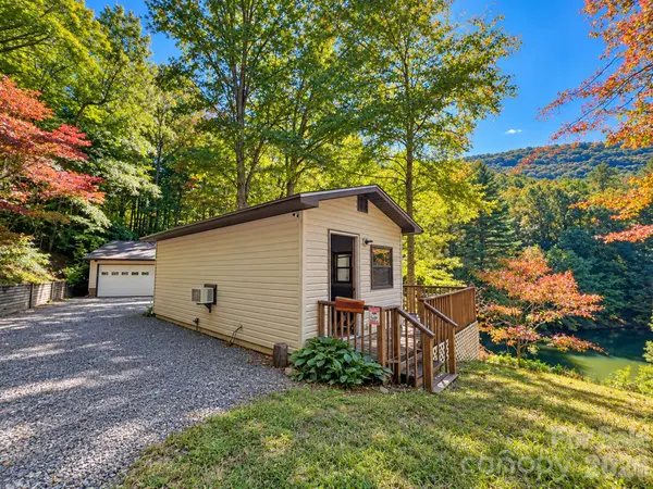 414 Bear Lake CIR, Whittier, NC 28789