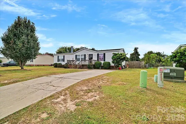 111 Magnolia Gardens DR, Jacksonville, NC 28540