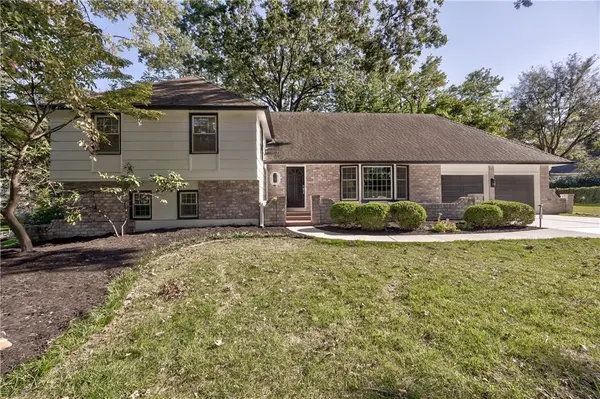 8129 Dearborn DR, Prairie Village, KS 66208