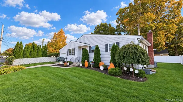 22 5th AVE, Farmingdale, NY 11735