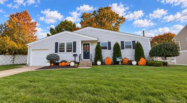 22 5th AVE, Farmingdale, NY 11735