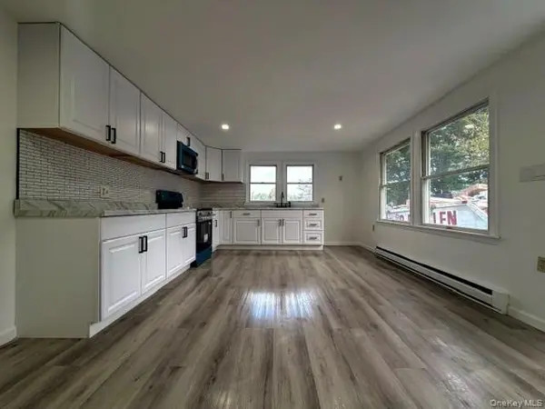 205 Village CIR, Manorville, NY 11949
