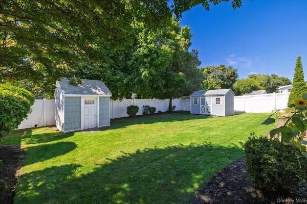 129 Arlyn DR, Massapequa, NY 11758