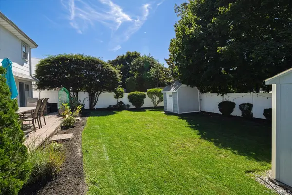129 Arlyn DR, Massapequa, NY 11758