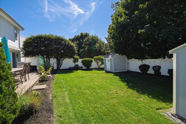 129 Arlyn DR, Massapequa, NY 11758