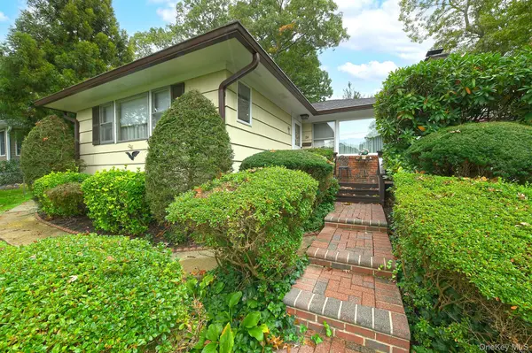 20 Liberty ST, South Huntington, NY 11746