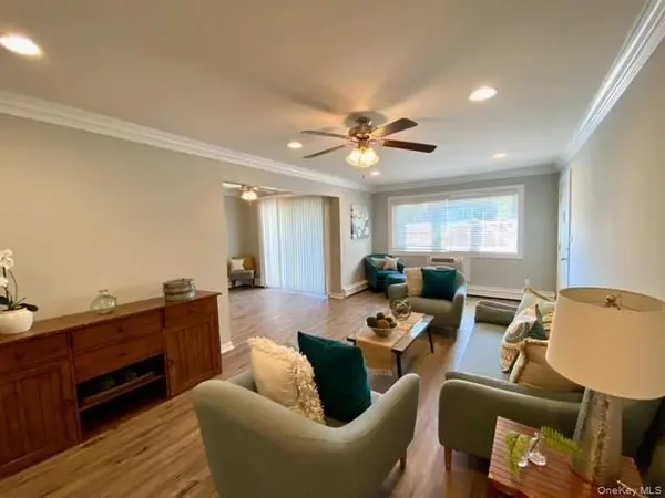 385B Great East Neck RD #385B, West Babylon, NY 11704