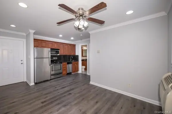 397 Great East Neck RD #397E, West Babylon, NY 11704