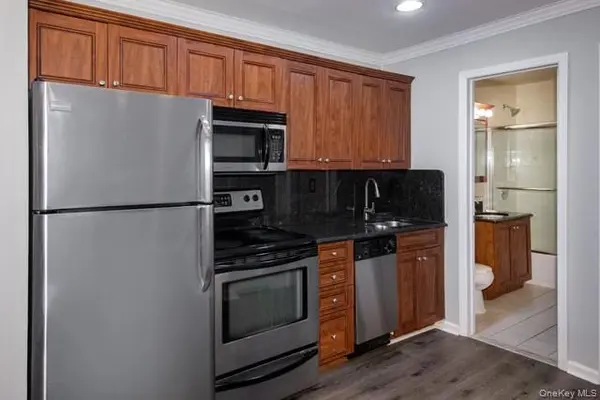 397 Great East Neck RD #397E, West Babylon, NY 11704